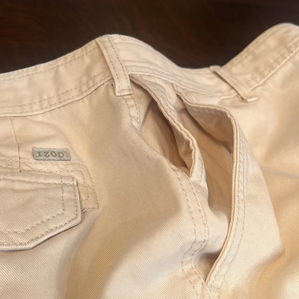 IZOD Men’s Cargo Shorts. Size 36. Light Tan.